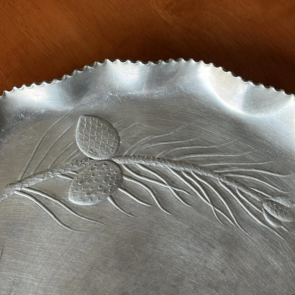 Hammered Silver Aluminum Pine Boughs &‎ Cones Scalloped Edge Tray